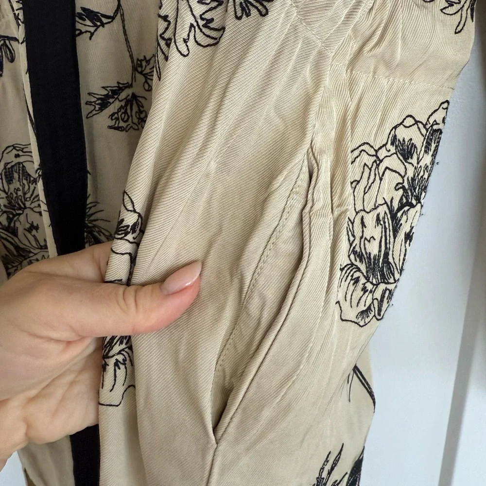 Floral Print Kimono Robe - Black and Tan. Size S-M. Premium collection H&M. - Picture 9 of 12